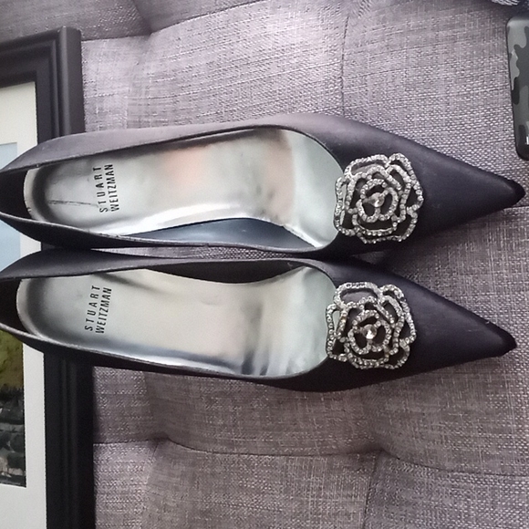 Shoes - Stuart Weitzman black satin pumps sz 8.5